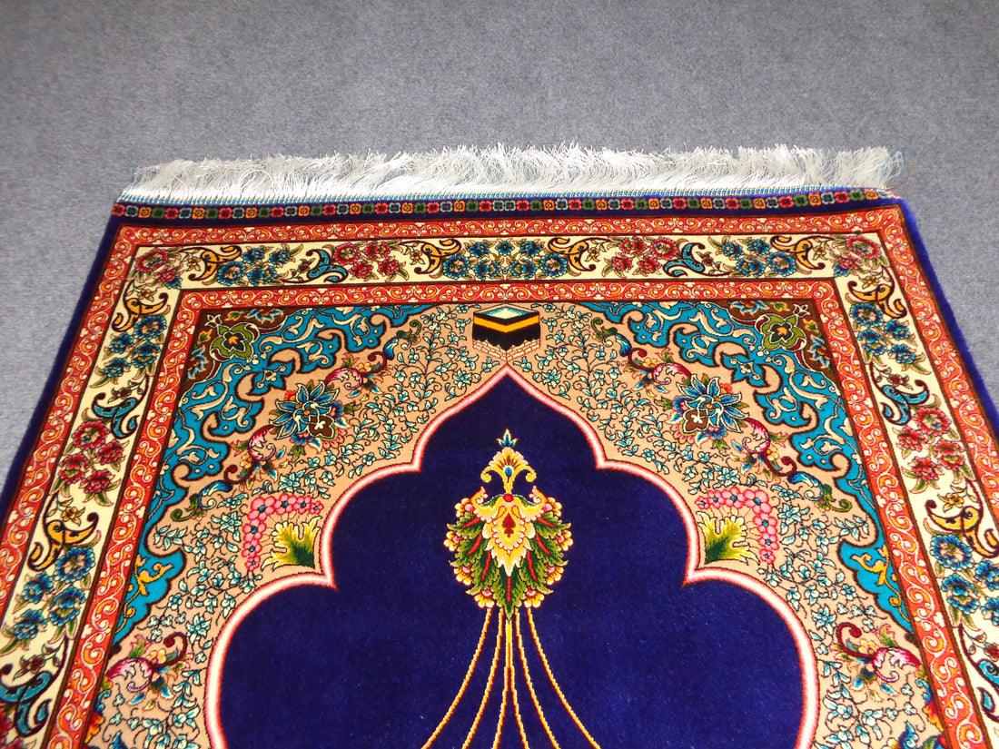 PRAYING PURE SILK CARPET